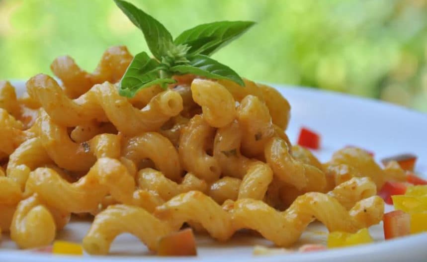 Pasta alla tuma canziata e peperoni