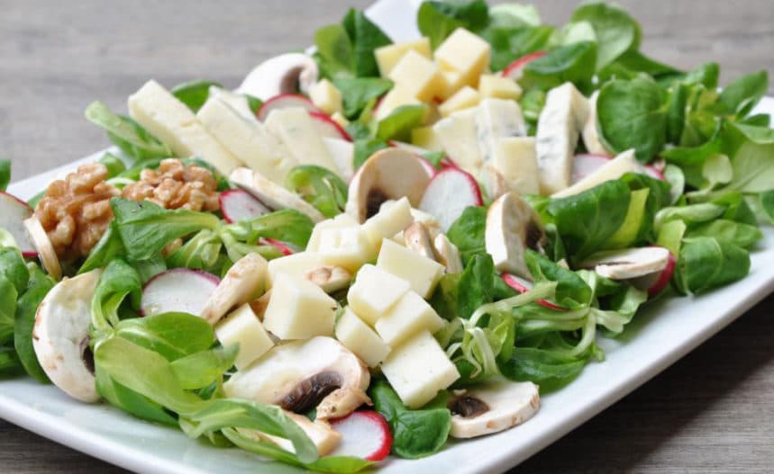 Insalata con formaggi in agrodolce